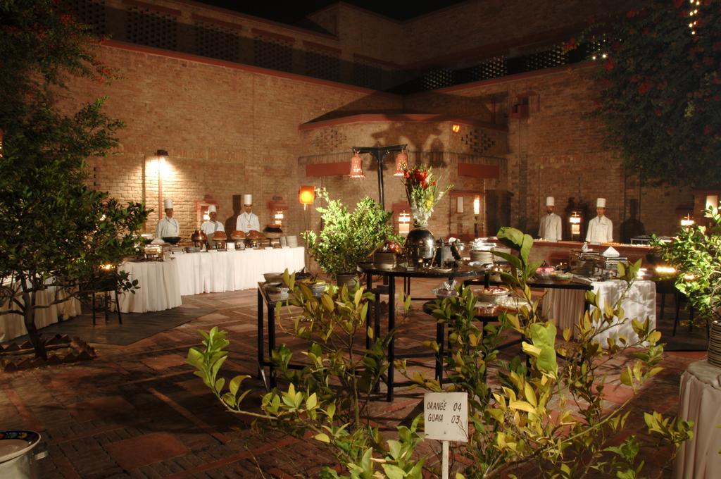 Faisalabad Serena Hotel Buitenkant foto