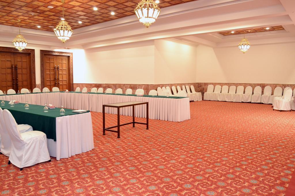 Faisalabad Serena Hotel Buitenkant foto
