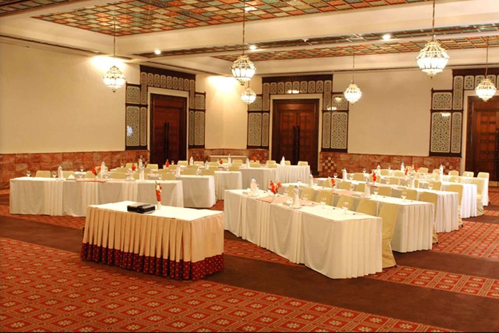 Faisalabad Serena Hotel Buitenkant foto