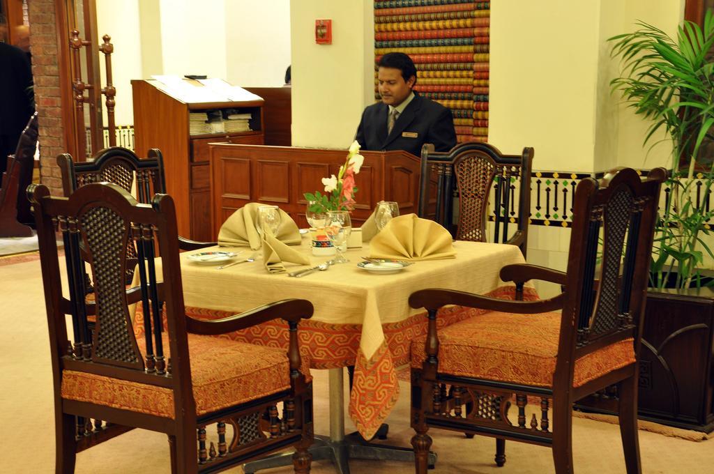 Faisalabad Serena Hotel Buitenkant foto