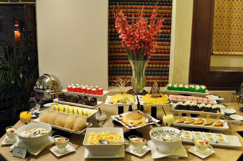 Faisalabad Serena Hotel Buitenkant foto