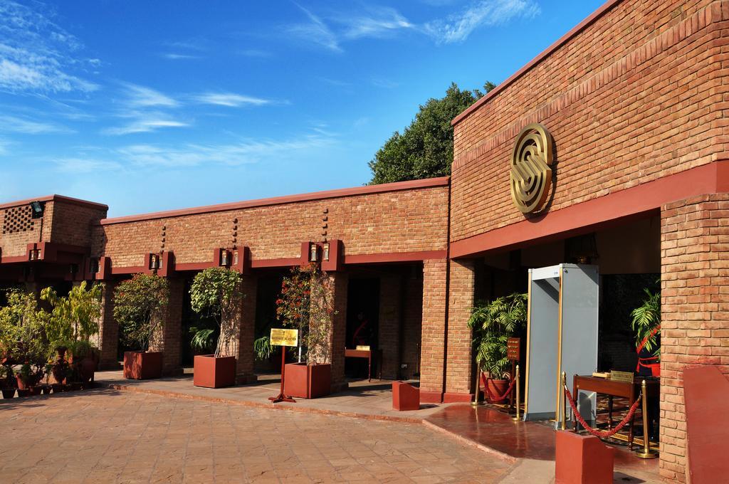 Faisalabad Serena Hotel Buitenkant foto