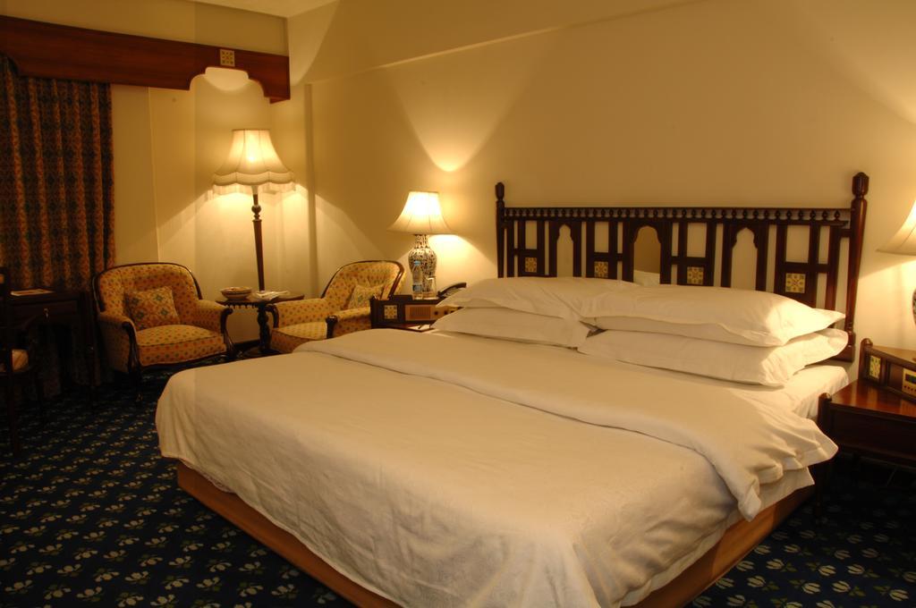 Faisalabad Serena Hotel Buitenkant foto