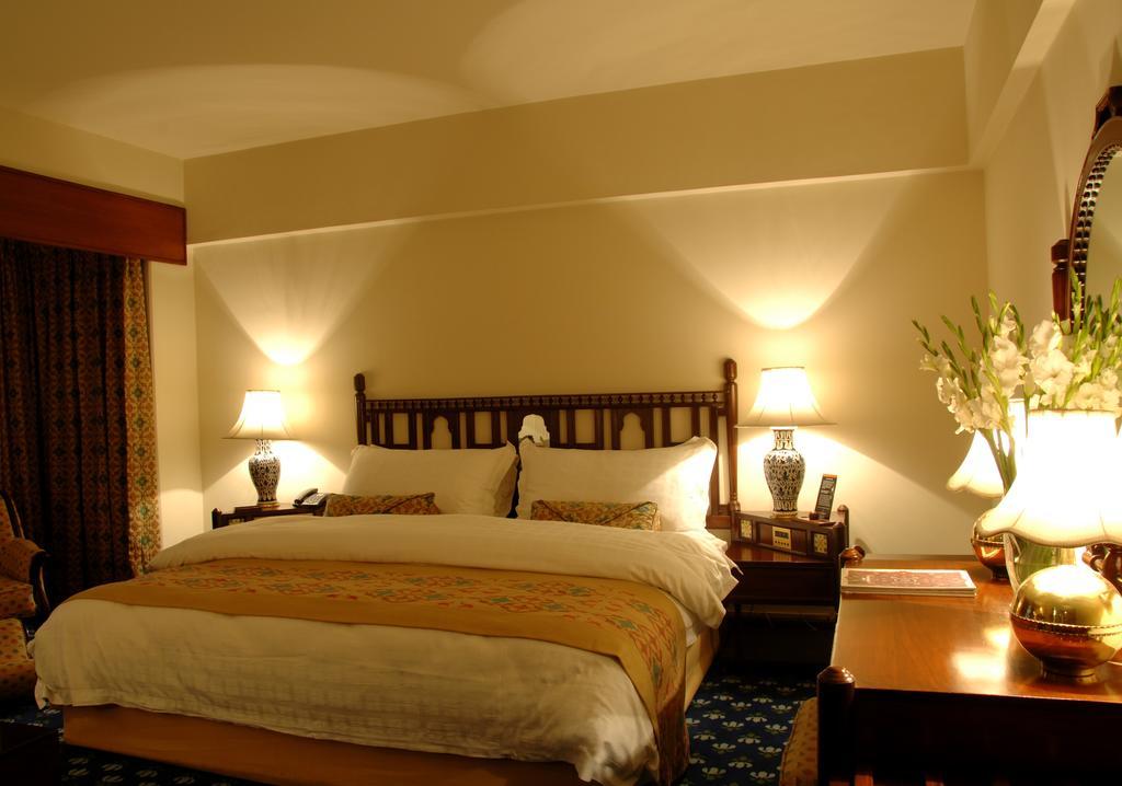 Faisalabad Serena Hotel Buitenkant foto