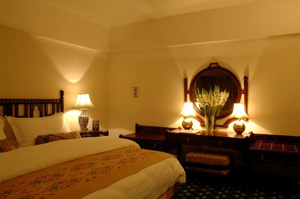 Faisalabad Serena Hotel Buitenkant foto