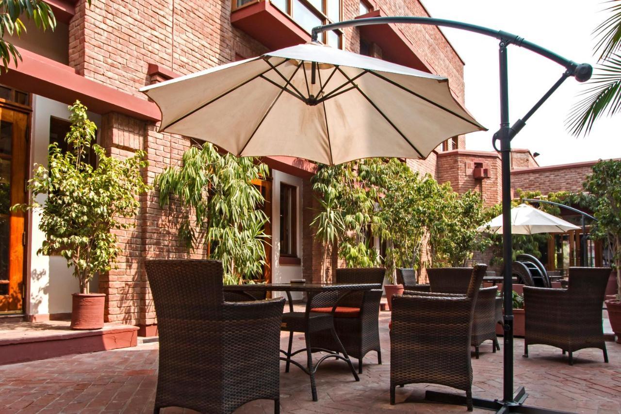 Faisalabad Serena Hotel Buitenkant foto